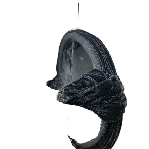 Vintage black velvet hat with rhinestones and veil - Picture 5 of 6